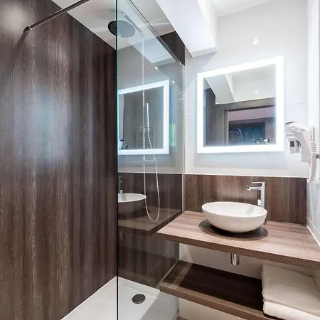 Le Kennedy, Clermont-ferrand, The Originals Relais 酒店 3*