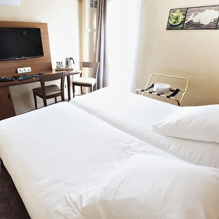 Отель Le Kennedy, Clermont-ferrand, The Originals Relais 3*