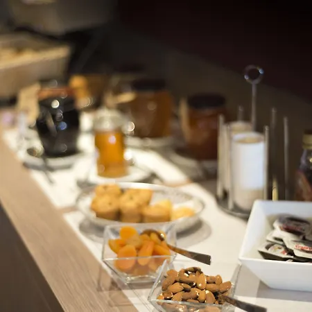 Отель Le Kennedy, Clermont-ferrand, The Originals Relais 3*