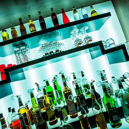 Le Kennedy, Clermont-ferrand, The Originals Relais Отель 3*